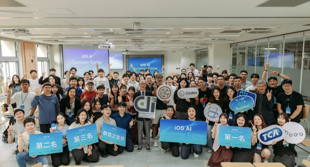 國立臺灣大學蘋果區域培訓中心、TCA、CODEX攜手打造iOS AI Summer Camp! 三天挑戰完成AI App陪伴青年創作 52 1. %E4%B8%BB%E8%BE%A6%E5%9C%98%E9%9A%8A%E6%8F%90%E4%BE%9B%EF%BC%9A%E6%95%B8%E7%94%A2%E7%BD%B2%E6%9E%97%E4%BF%8A%E7%A7%80%E7%BD%B2%E9%95%B7%E8%88%87%E5%85%A8%E9%AB%94%E4%BA%BA%E5%93%A1%E5%A4%A7%E5%90%88%E7%85%A7