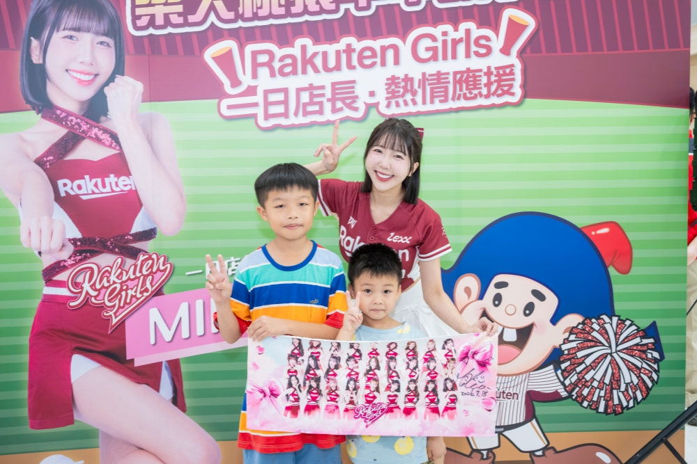樂天女孩MIKA大全聯忠孝店任一日店長 「樂天桃猿乖乖骰子箱」掀起應援毛巾收藏潮 34 20260720009