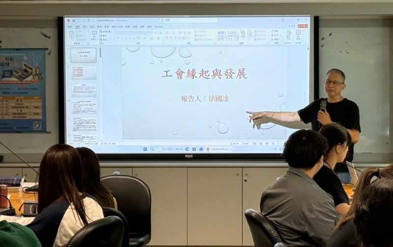 從校園培養勞動意識 新北勞權師資培訓納入職場霸凌新制 12 《圖說》高中職勞權教師開訓授課講師之前聯合報工會理事長徐國淦。〈勞工局提供〉