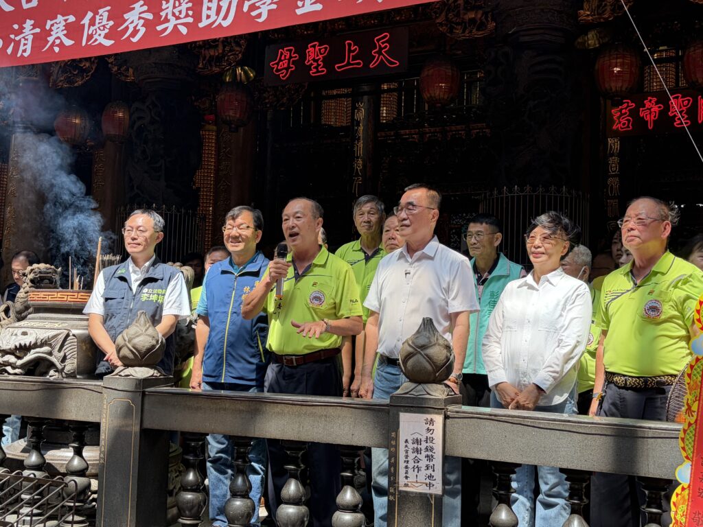 三重義天宮首辦清寒獎助學金 撥六十萬扶助三百名學子 12 %E4%B8%89%E9%87%8D%E7%BE%A9%E5%A4%A9%E5%AE%AE%E9%A6%96%E6%AC%A1%E8%BE%A6%E7%90%86%E9%A0%92%E8%B4%88%E6%B8%85%E5%AF%92%E7%8D%8E%E5%8A%A9%E5%AD%B8%E9%87%91%E5%8A%A9%E5%AD%B8%E5%AD%90%E6%B4%BB%E5%8B%95%EF%BC%8C%E6%B0%91%E6%94%BF%E5%B1%80%E9%95%B7%E6%9E%97%E8%80%80%E9%95%B7%E5%89%8D%E5%BE%80%E4%B8%89%E9%87%8D%E7%BE%A9%E5%A4%A9%E5%AE%AE%E5%8F%83%E6%8B%9C%E7%A5%88%E7%A6%8F%EF%BC%8C%E7%A5%88%E6%B1%82%E9%A2%A8%E8%AA%BF%E9%9B%A8%E9%A0%86%E3%80%81%E5%9C%8B%E6%B3%B0%E6%B0%91%E5%AE%89%EF%BC%8C%E5%B8%82%E6%B0%91%E5%AE%89%E5%B1%85%E6%A8%82%E6%A5%AD%E3%80%81%E8%BA%AB%E9%AB%94%E5%81%A5%E5%BA%B7