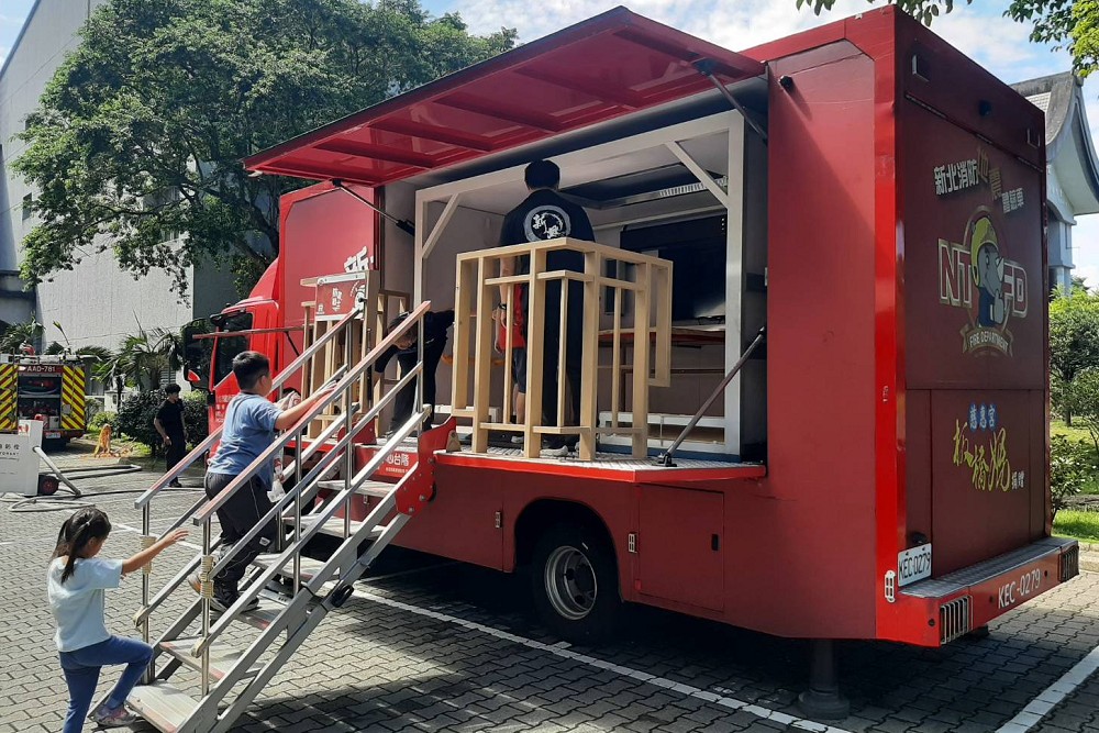 新北兒童消防夏令營今明2日展開 陳崇岳:防火防災教育向下扎根 214 新北兒童消防夏令營今明2日展開 陳崇岳:防火防災教育向下扎根 213