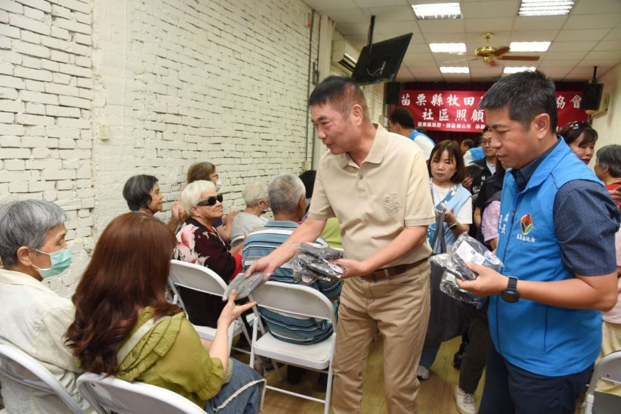 第235處關懷據點揭牌 縣長宣布共餐補助將加碼到1萬元
