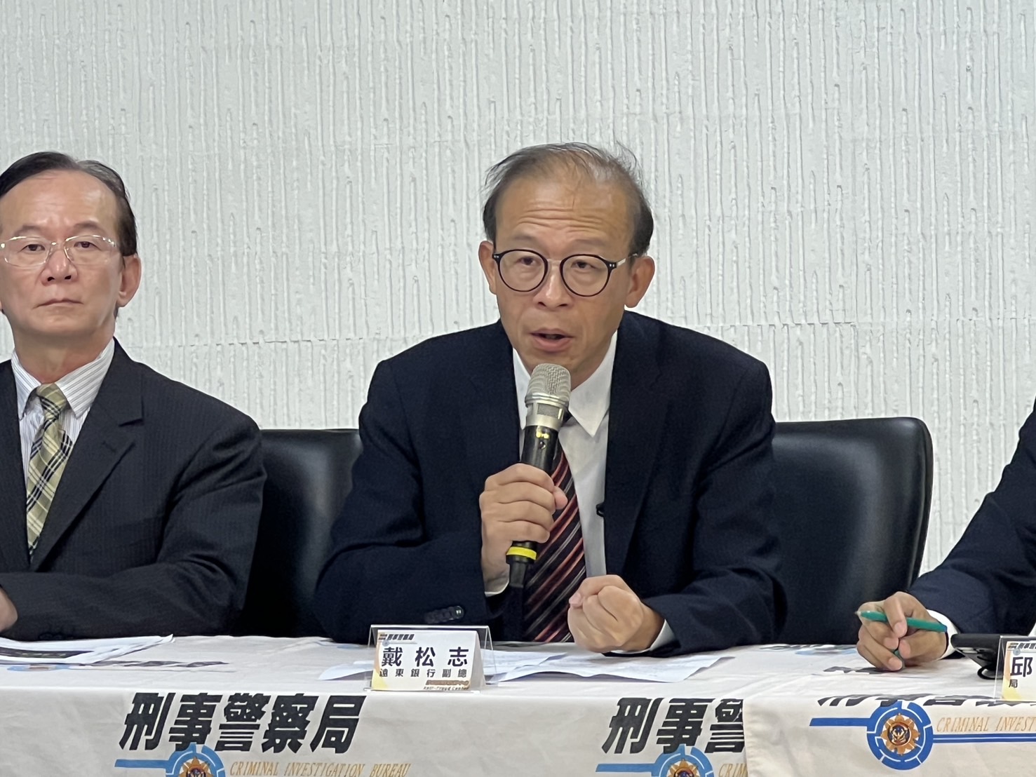 遠東銀行副總經理戴松志分享虛擬資產聯防成效。（記者徐煜勝翻攝）