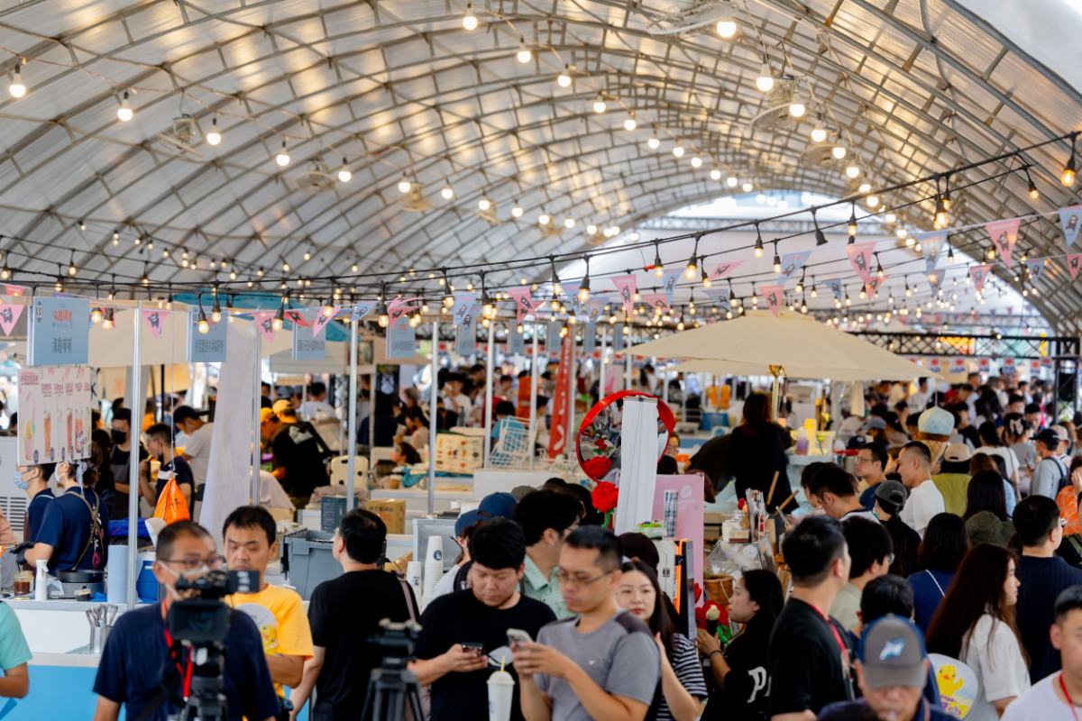 ▲吃冰帶動觀光熱潮！大港閱冰吸逾4萬人，高雄港灣商圈買氣大爆發。