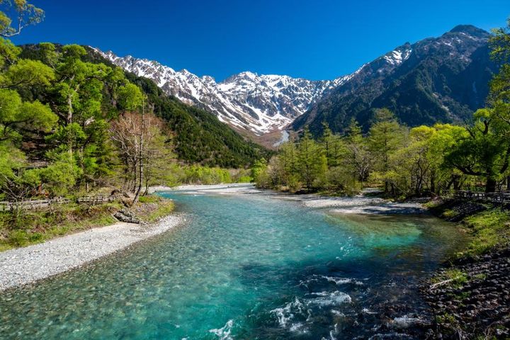 日本夏天這樣玩最過癮!避暑就衝黑部立山、諏訪湖花火 還有沖繩看秀、六本木夜遊