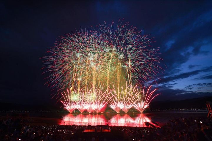 日本夏天這樣玩最過癮!避暑就衝黑部立山、諏訪湖花火 還有沖繩看秀、六本木夜遊