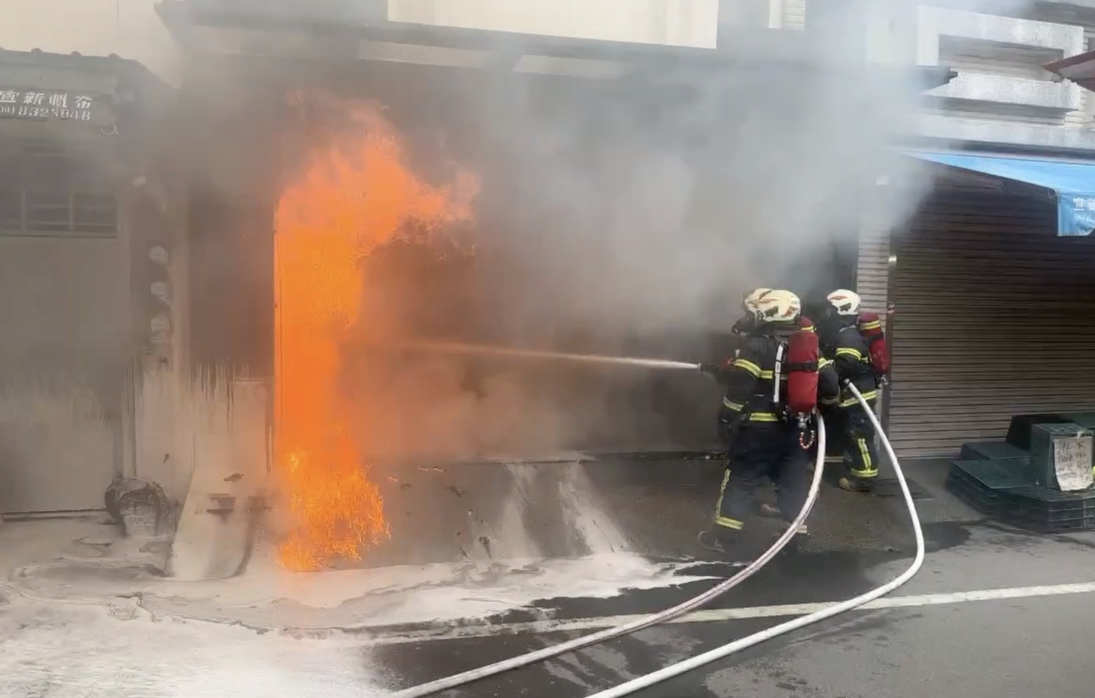 員林博愛路火警!電動車突爆炸竄火 2人受困4樓獲救 - https://www.watchmedia01.com