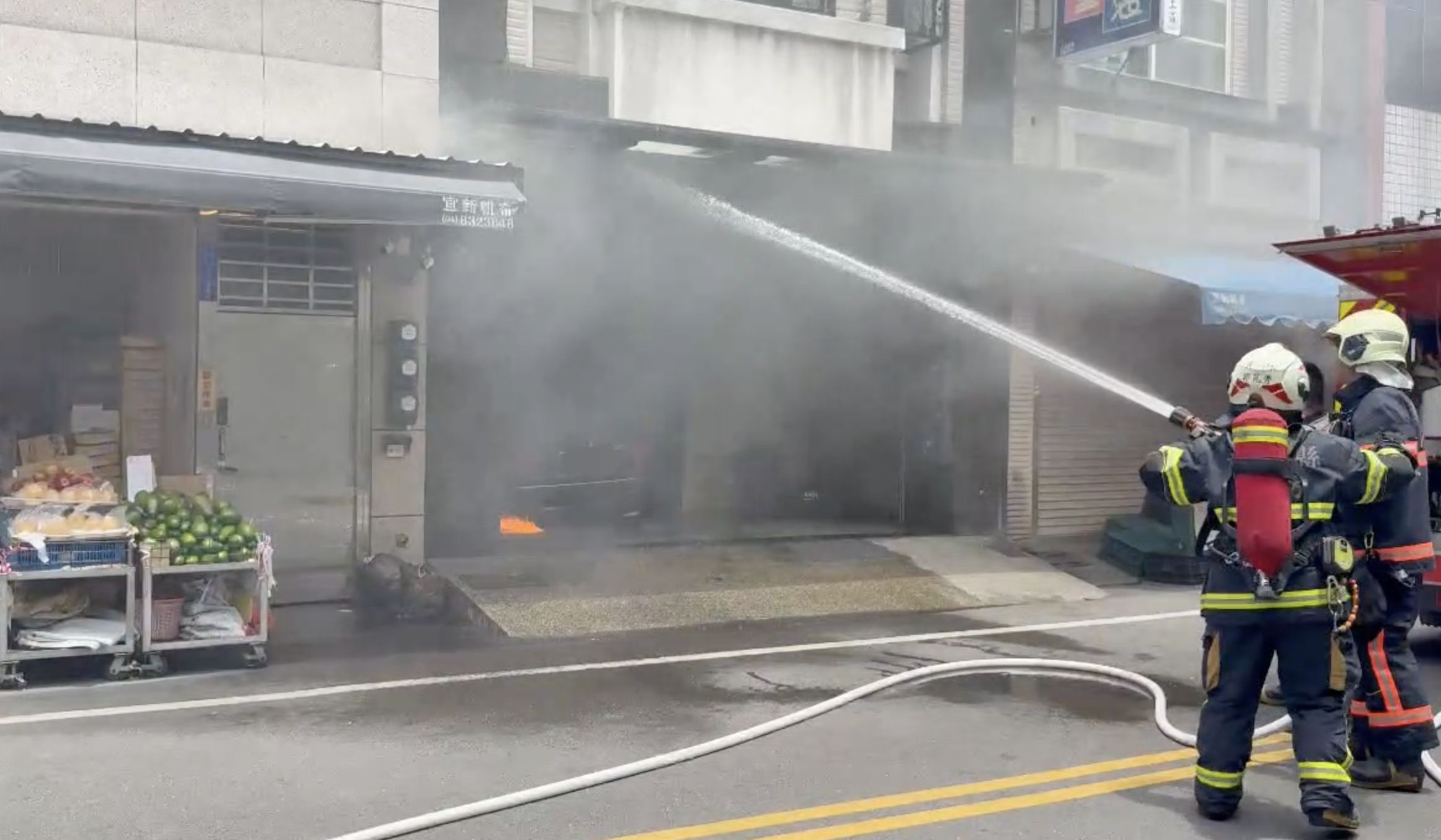 員林博愛路火警!電動車突爆炸竄火 2人受困4樓獲救 - https://www.watchmedia01.com
