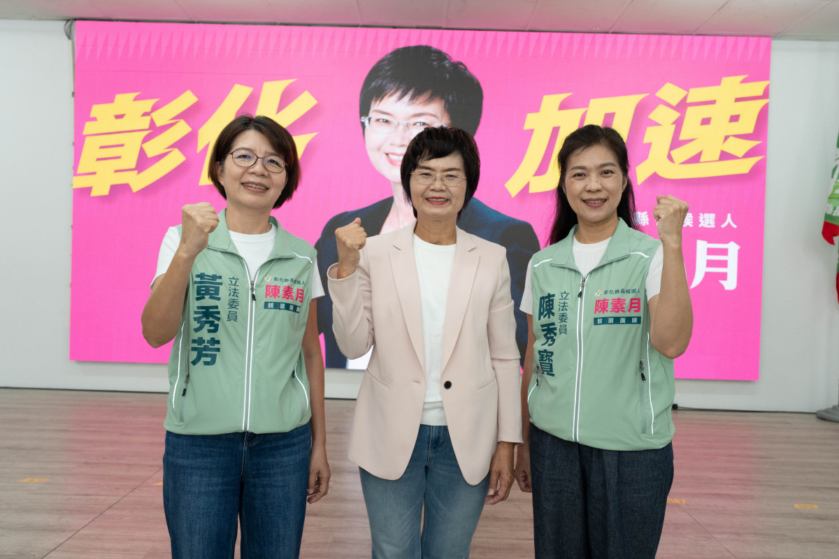 競選總部開箱打造親子閱讀角,兩位黨籍立法委員陳秀寶、黃秀芳也到場力挺。