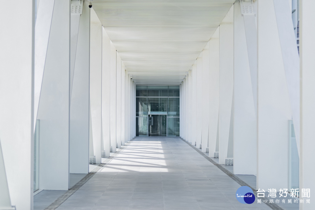 「桃園市立美術館新建工程-人行連通空橋」工程竣工。
