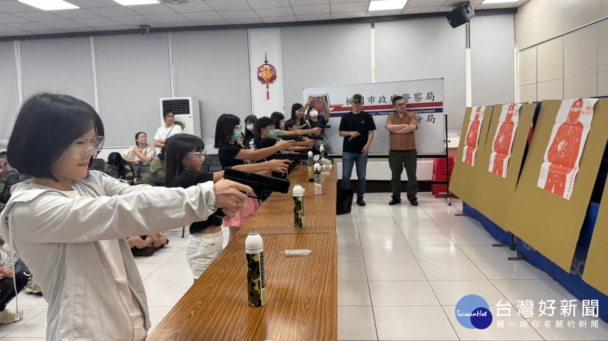 中壢警分局舉辦「德州警官出任務—安全挑戰日」，帶領孩子認識真實的警察工作與安全觀念。