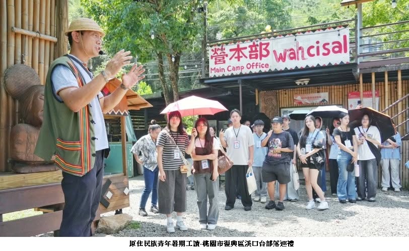 可能是一或多人、寺廟和文字的圖像