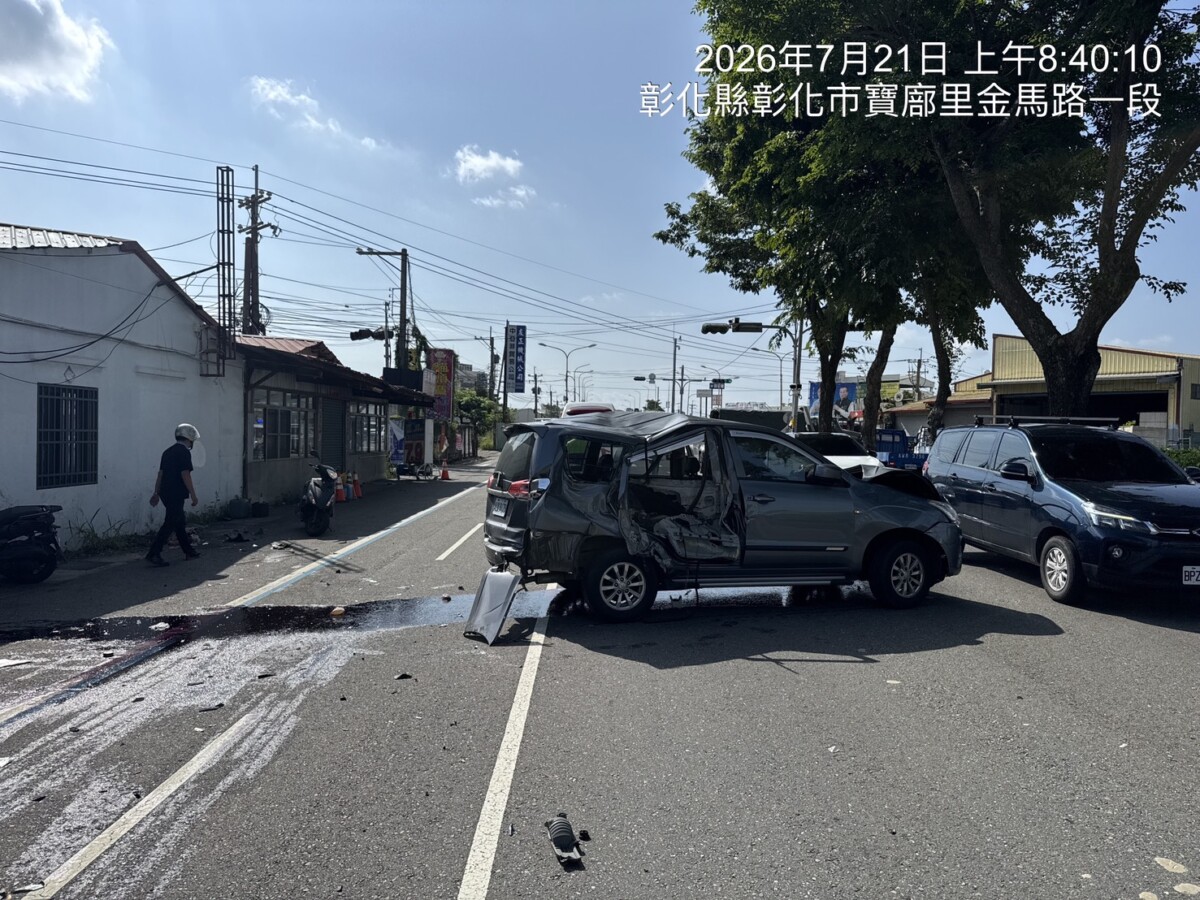 SQ07216 3軍車迴轉突撞休旅車