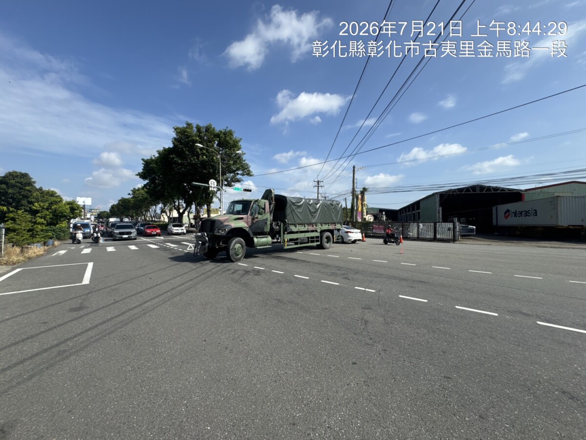 SQ07216 1軍車迴轉突撞休旅車