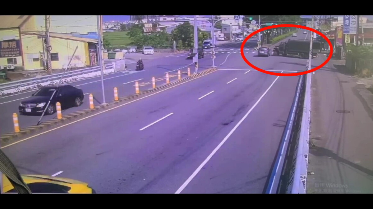 SQ07216 6軍車迴轉突撞休旅車