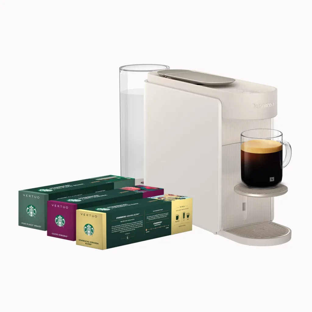 全新上市的星巴克® Nespresso Vertuo 系列咖啡膠囊,搭配 Vertuo UP 晨露白(左,限時優惠價 8,540元)及 Vertuo POP 午夜黑(右,限時優惠價4,930元)膠囊咖啡機,輕鬆打造居家咖啡館體驗。
