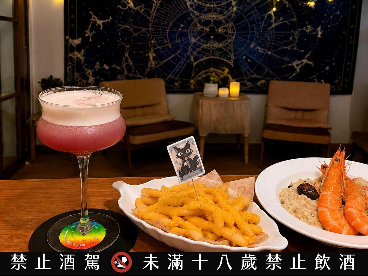 位於桃園楊梅埔心生活圈的《占杯杯義式餐酒館》,以義式料理、特色調酒與塔羅互動,打造適合聚餐聊天的放鬆空間(圖/Medick Marketing Ltd.提供)