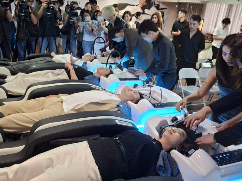 圖文:首席國際發表新一代 AI 智能洗頭機 顛覆傳統黑科技迎戰沙龍缺工剛需科技解放雙手 專業創造價值。