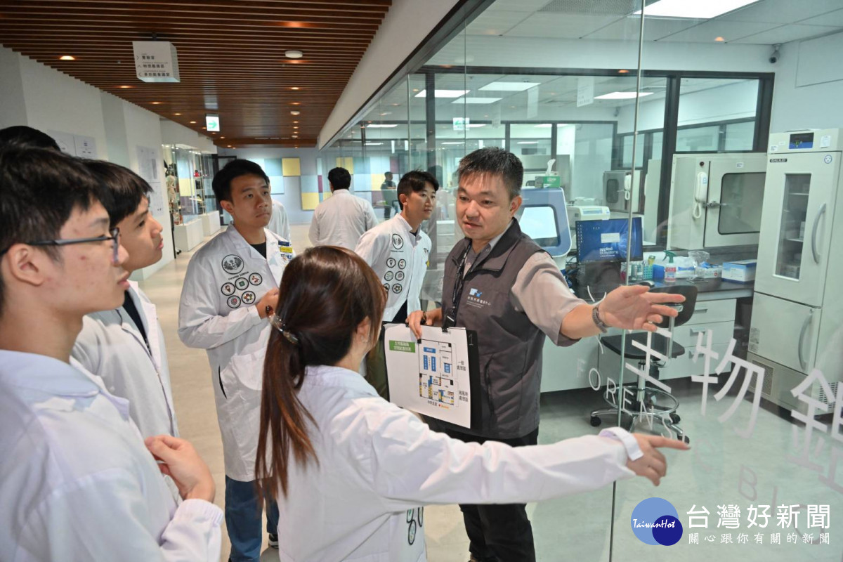 新加坡國立大學鑑識學程參訪團，至桃園市警局刑事鑑識中心進行深度參訪交流。