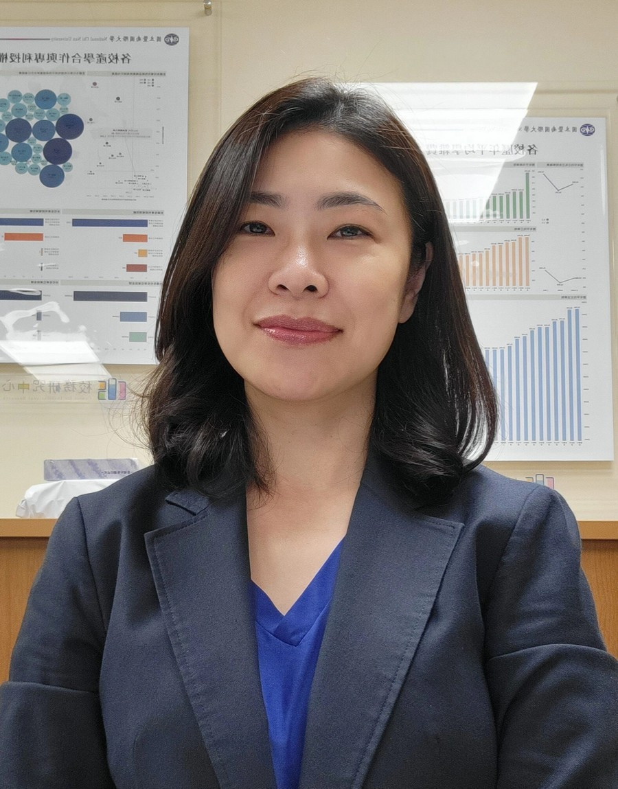 圖說:暨大吳書昀教授多年來深耕保護性服務、兒童及少年福利、未成年家庭照顧者與家外安置等核心領域,榮獲衛福部「115年衛生福利專業獎章」。(暨大提供)