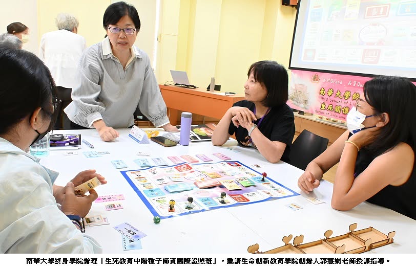 可能是一或多人、西洋棋、兒童玩具和文字的圖像