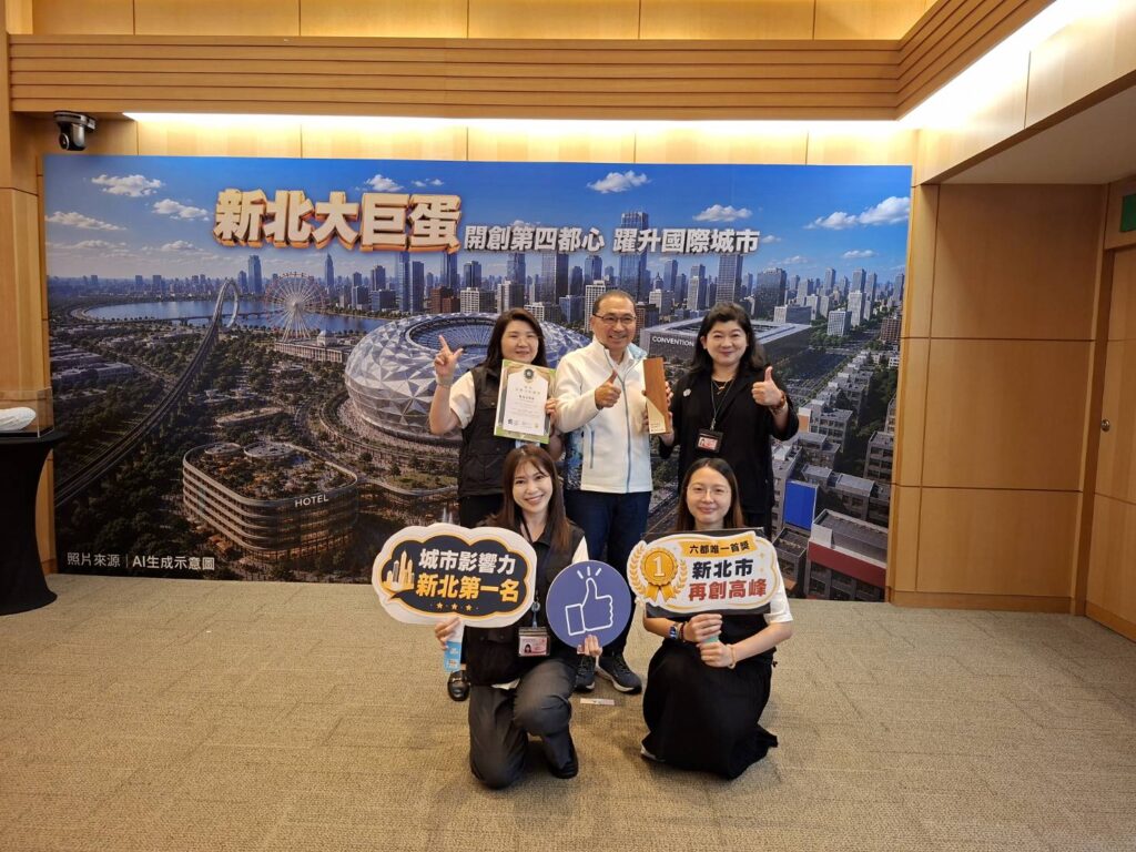 新北教育治理創新獲肯定 榮獲2026IASE影響力創新獎全臺之冠 14 %E6%96%B0%E5%8C%97%E5%B8%82%E9%95%B7%E4%BE%AF%E5%8F%8B%E5%AE%9C%E8%A1%A8%E7%A4%BA%E8%BF%91%E5%B9%B4%E5%9F%8E%E5%B8%82%E6%B2%BB%E7%90%86%E5%B1%A2%E7%8D%B2%E5%90%84%E7%95%8C%E8%82%AF%E5%AE%9A%EF%BC%8C%E5%B1%95%E7%8F%BE%E5%B8%82%E5%BA%9C%E5%9C%98%E9%9A%8A%E9%95%B7%E6%9C%9F%E5%8A%AA%E5%8A%9B%E6%88%90%E6%9E%9C