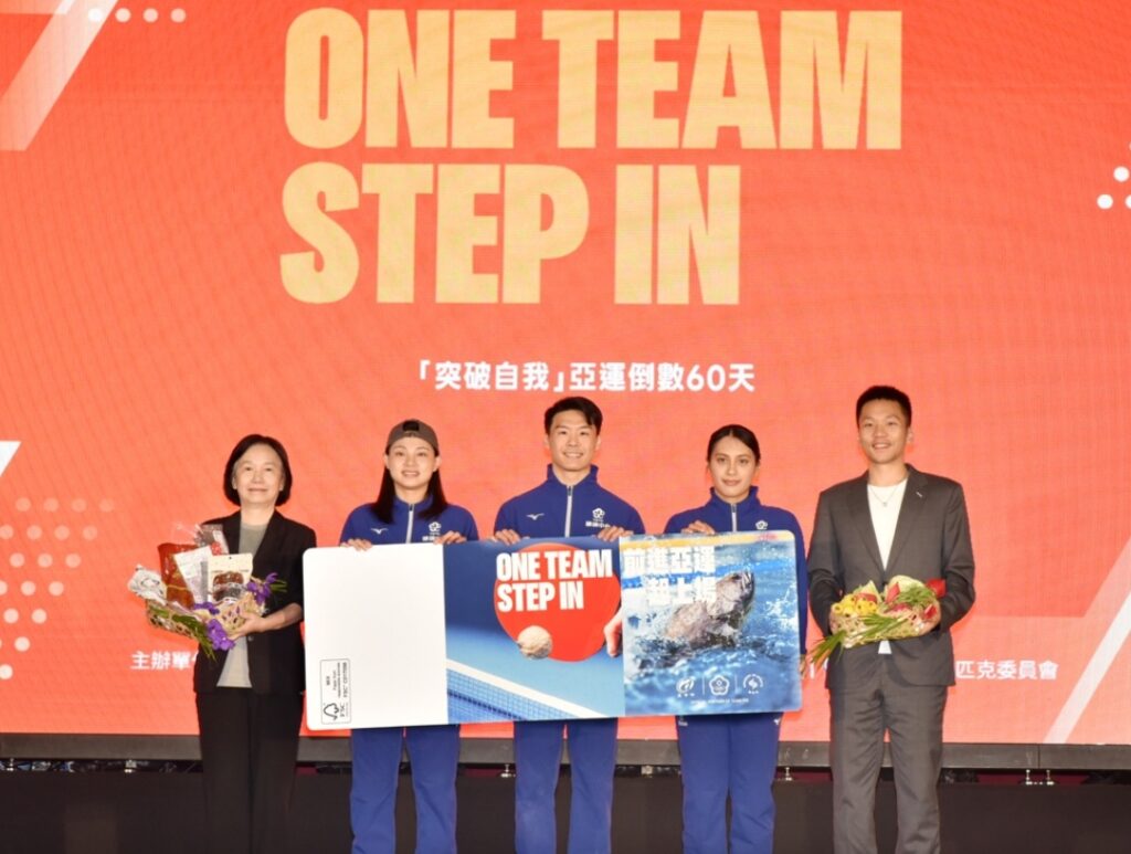 贊助儀式。出席貴賓包括運動部李洋部長（右1）、農業部杜文珍常務次長（左1）等人，共同為即將出征的國手們加油。圖/農業部提供