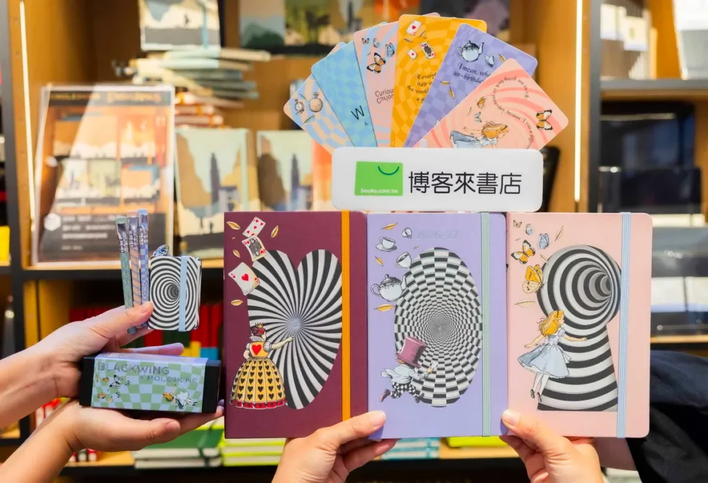 博客來旗艦書店特別推薦全台搶先曝光義大利文具精品MOLESKINE超過十款愛麗絲夢遊仙境聯名手帳周邊