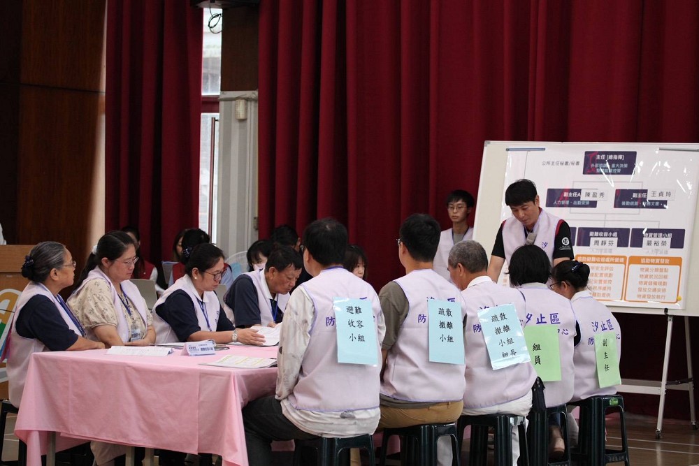 率全國之先辦理「鄉鎮市區」公所防災編組運作 侯友宜:有助災害第一時間應變 28 率全國之先辦理「鄉鎮市區」公所防災編組運作 侯友宜:有助災害第一時間應變 27