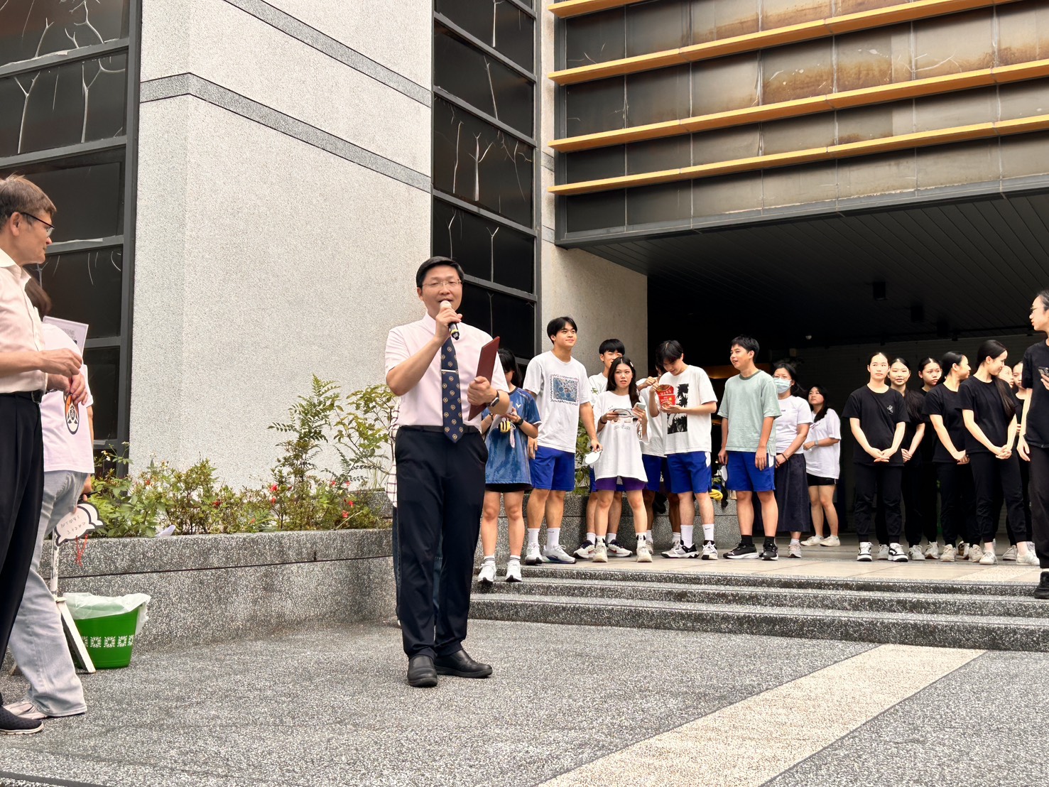 【有片】急診室探視友人爆口角 中壢4男不聽勸阻反襲警下場慘了 801809 0