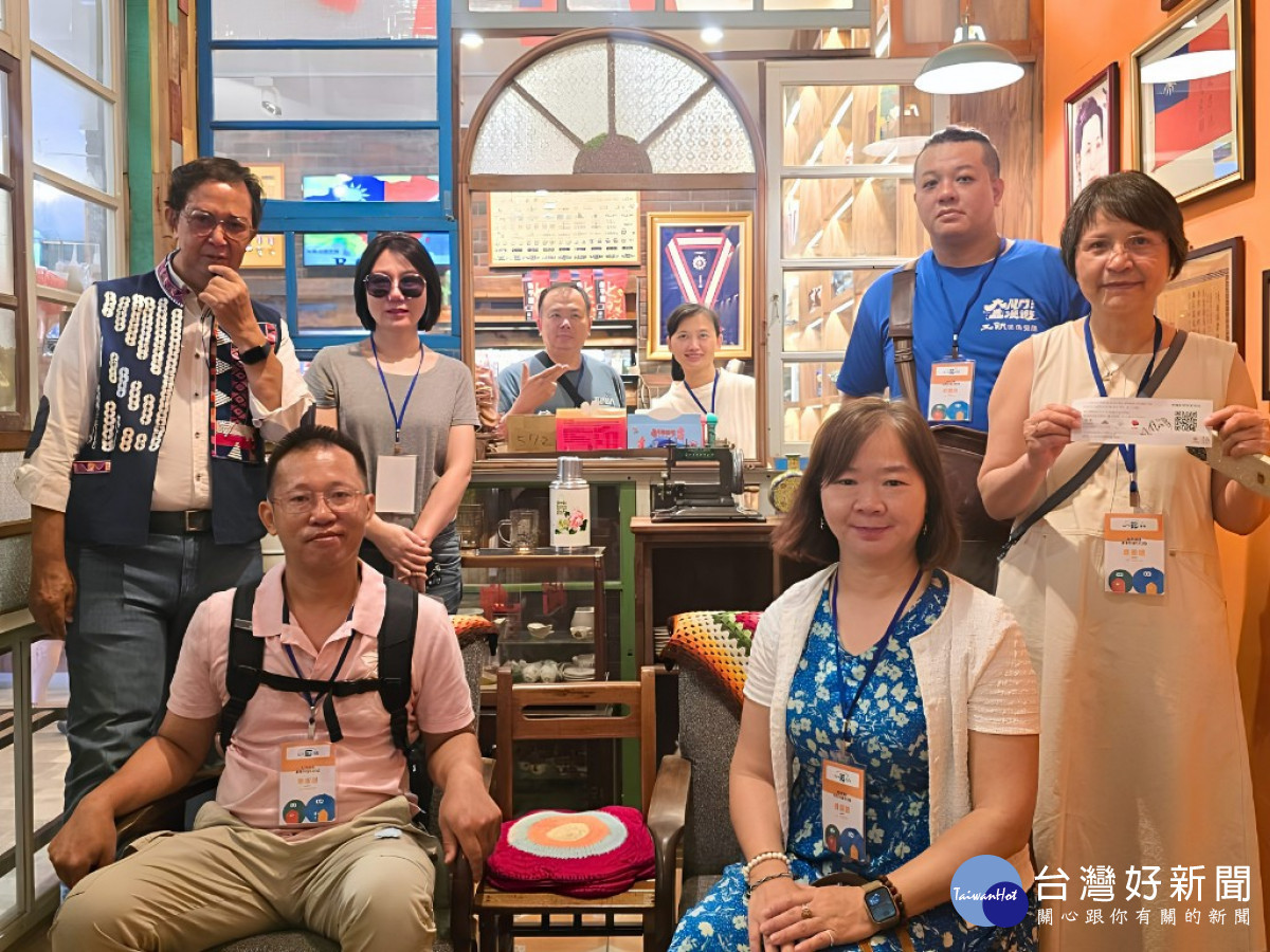 桃園市觀光發展基金會率領石門活魚餐廳業者前往龍岡忠貞新村文化園區參訪交流,借鏡園區打造特色品牌、凝聚商圈共識的成功經驗。<br /><br /> <br /><br />