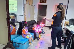 警察姐姐的魔法城堡開門了 幼幼班化身小小警察 守護種子悄悄萌芽 哇 今天我們要去警察姐姐的魔法城堡耶 27 MEITU 20260723 155152424