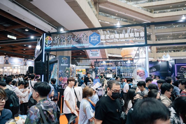 《圖說》市府攜手新北市電競產業總會共同打造「新北電競POWER+UP」展區，展現公私協力推動產官學合作的成果。〈經發局提供〉