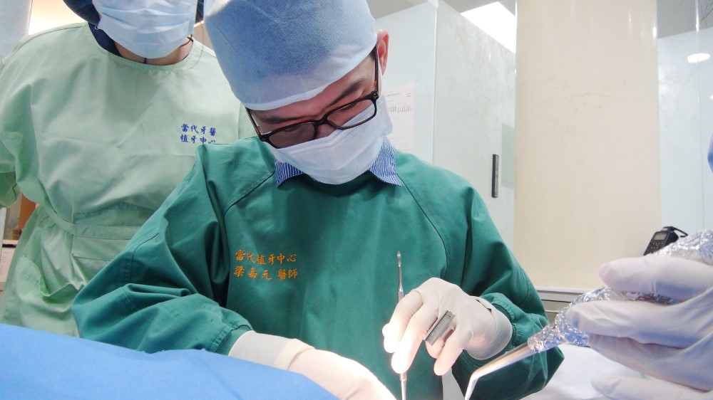 【有影】鏟除口腔隱形殺手 牙周刮刀與牙根整平術守護牙周健康 209 cnews195260318a01