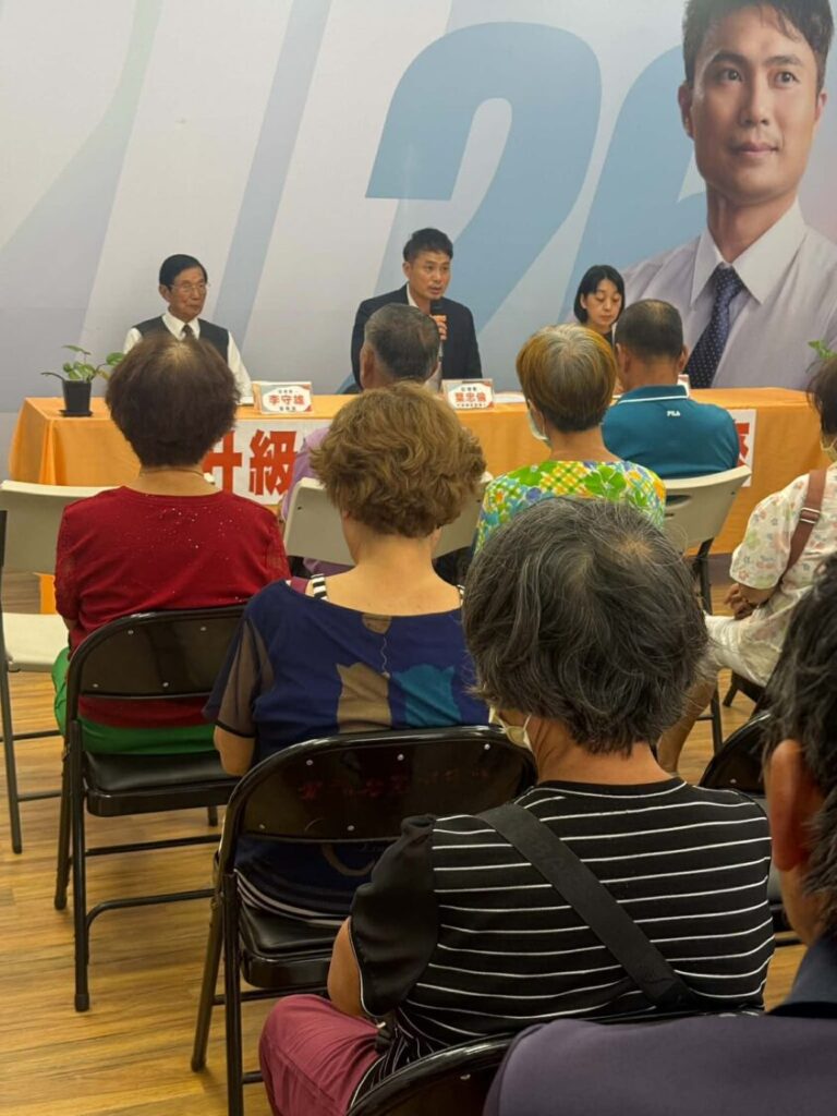 葉忠倫正式宣布參選竹南鎮長。(圖/記者鄭元毓翻攝)