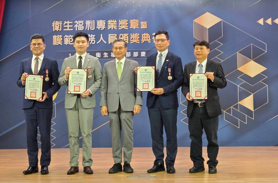 ▲推動公共AED制度，善用智慧科技翻轉偏鄉醫療，臺大醫院雲林分院院長馬惠明，榮獲115年衛生福利專業獎章。(記者劉峻文攝)