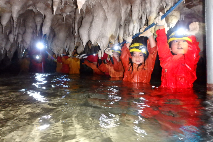 一起親子冒險！沖繩「玉泉洞」未公開區域洞窟探險之旅