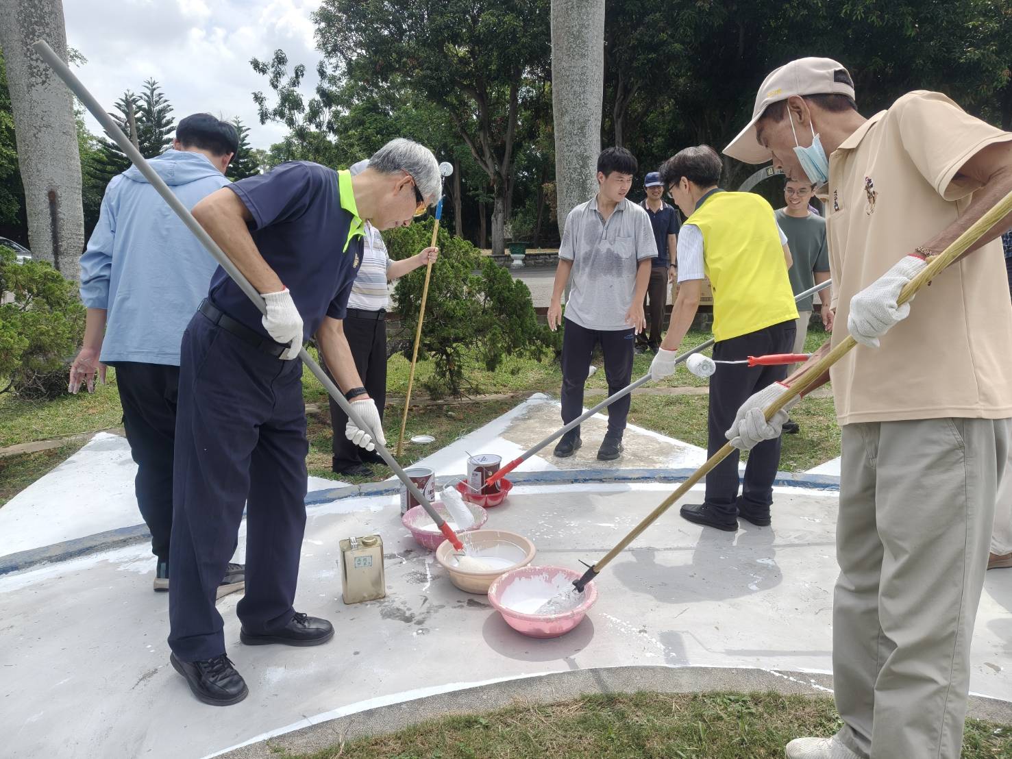 一面國徽串起兩代情！建國科大青銀共融畫出感動 - https://www.watchmedia01.com
