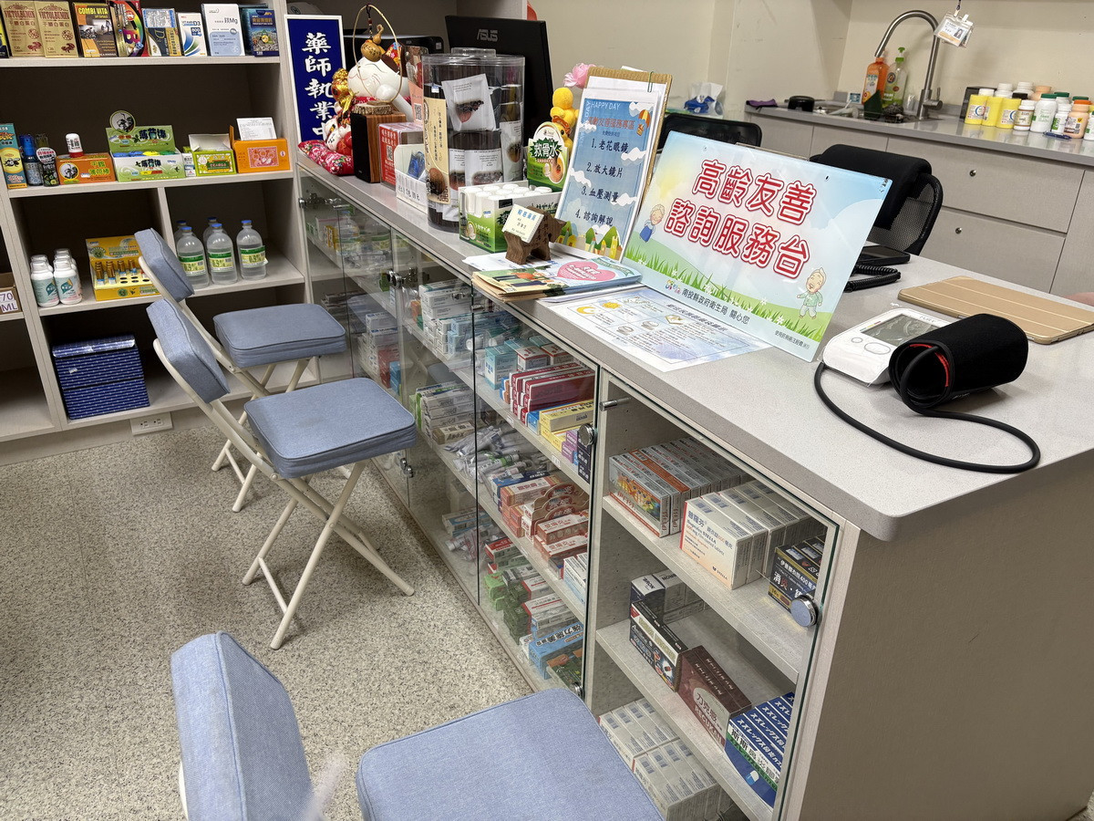藥局或超商一點友善的改善服務就可讓長輩更自在。（衛生局提供）