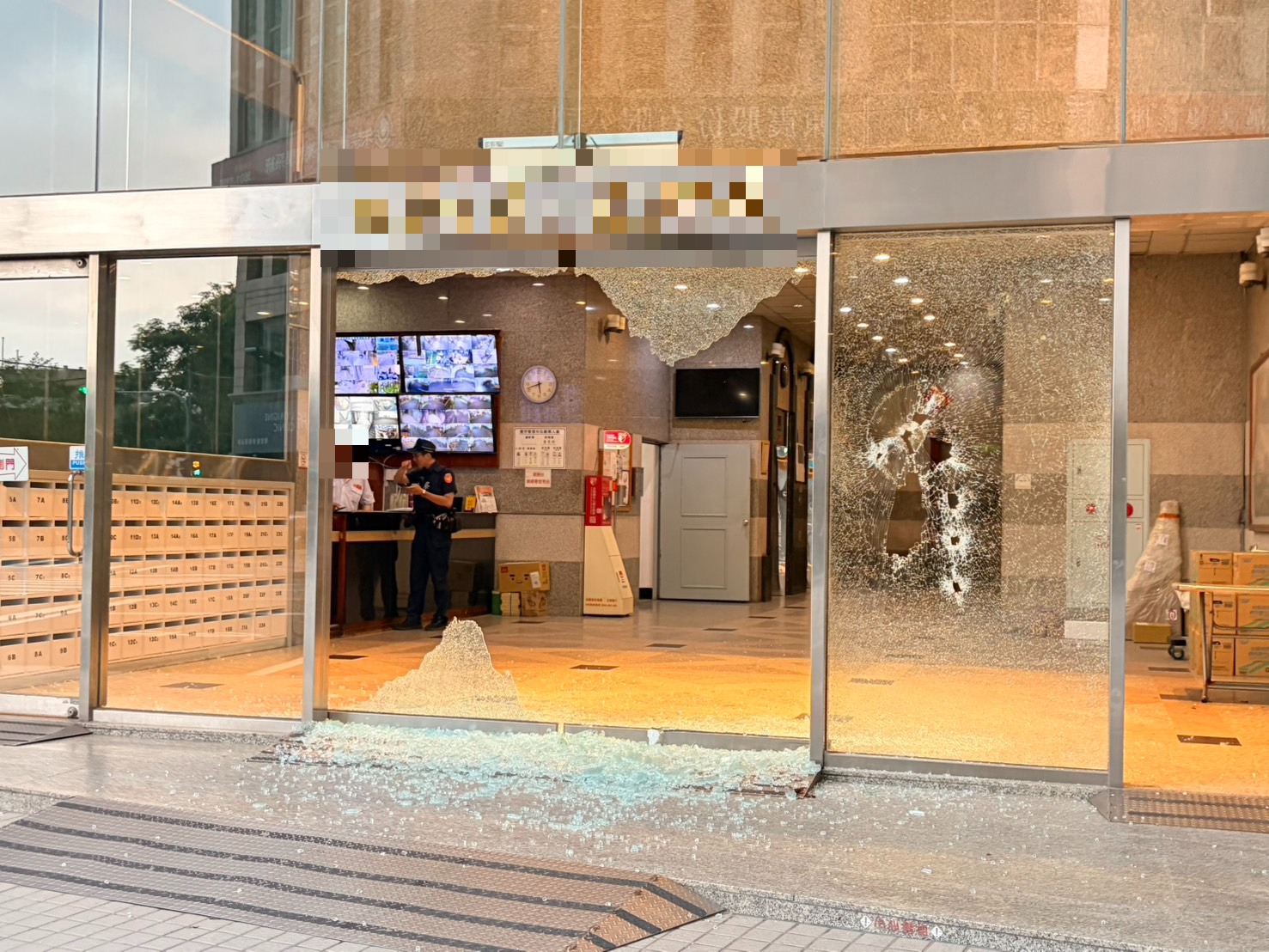 酒後敬酒爆口角竟持槍洩憤　台中男朝商辦大樓開槍後逃逸投案
