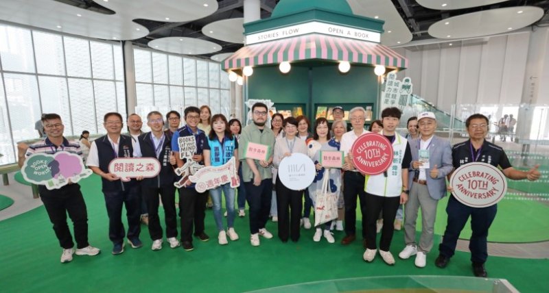 25位台灣知名插畫家作品齊聚綠美圖 中市圖十週年「散步森林」展療癒開展