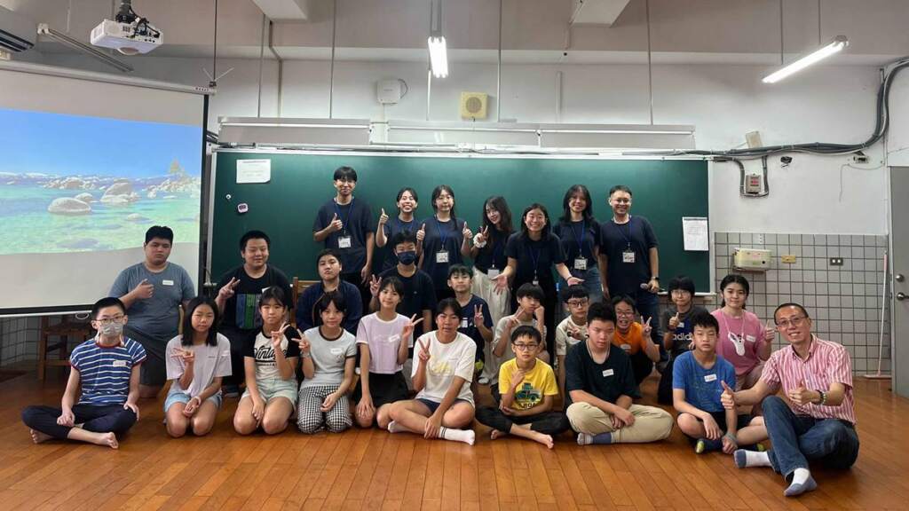 ▲北投國中英語品格營打造沉浸式情境學習，AI助攻學生勇敢開口說英語！