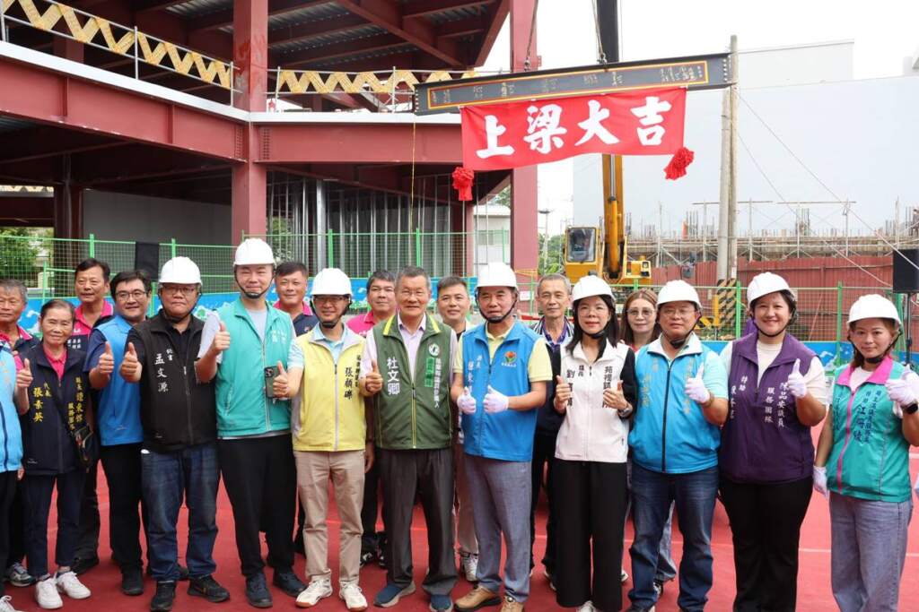 ▲苑裡鎮新建綜合式全民運動館工程上梁。
