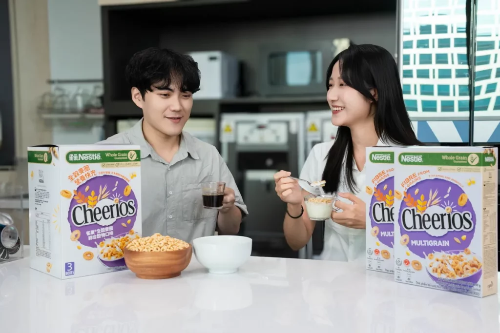「Cheerios 雀巢全穀麥圈」可搭配牛奶、優格或水果,輕鬆變化出營養又美味的早餐