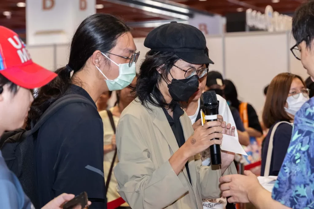 《汙穢不堪的妳最惹人憐愛》簽名會活動讀者互動環節