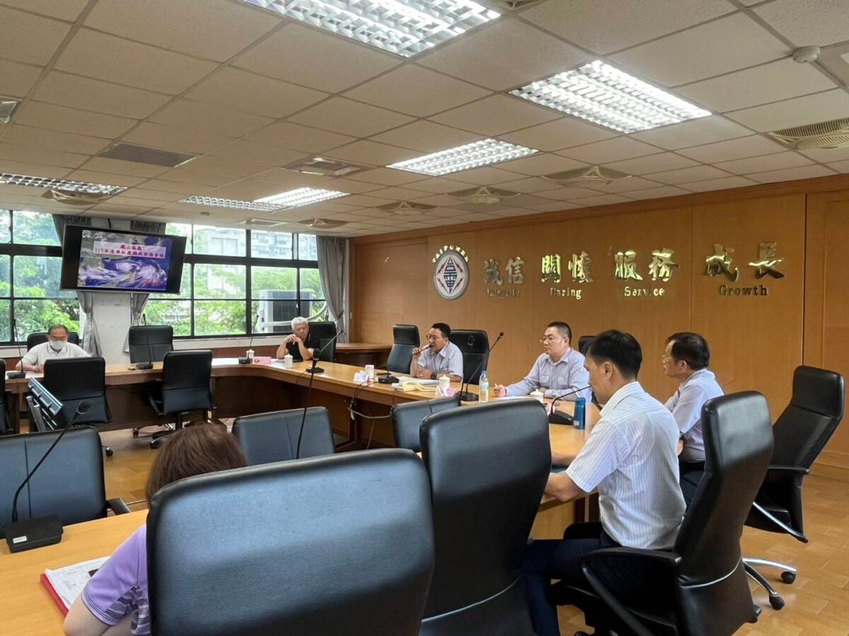 ▲鳳山區處預先部署各項防颱整備工作,並呼籲民眾做好防颱準備。