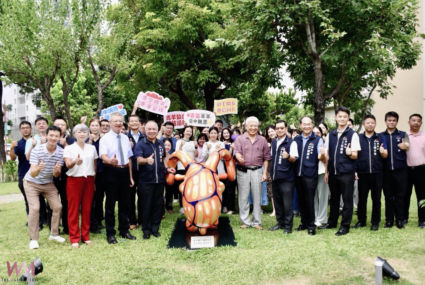 傳遞護民保安　惠宇建設捐贈彩繪羊裝置藝術 中市消防局增添新亮點