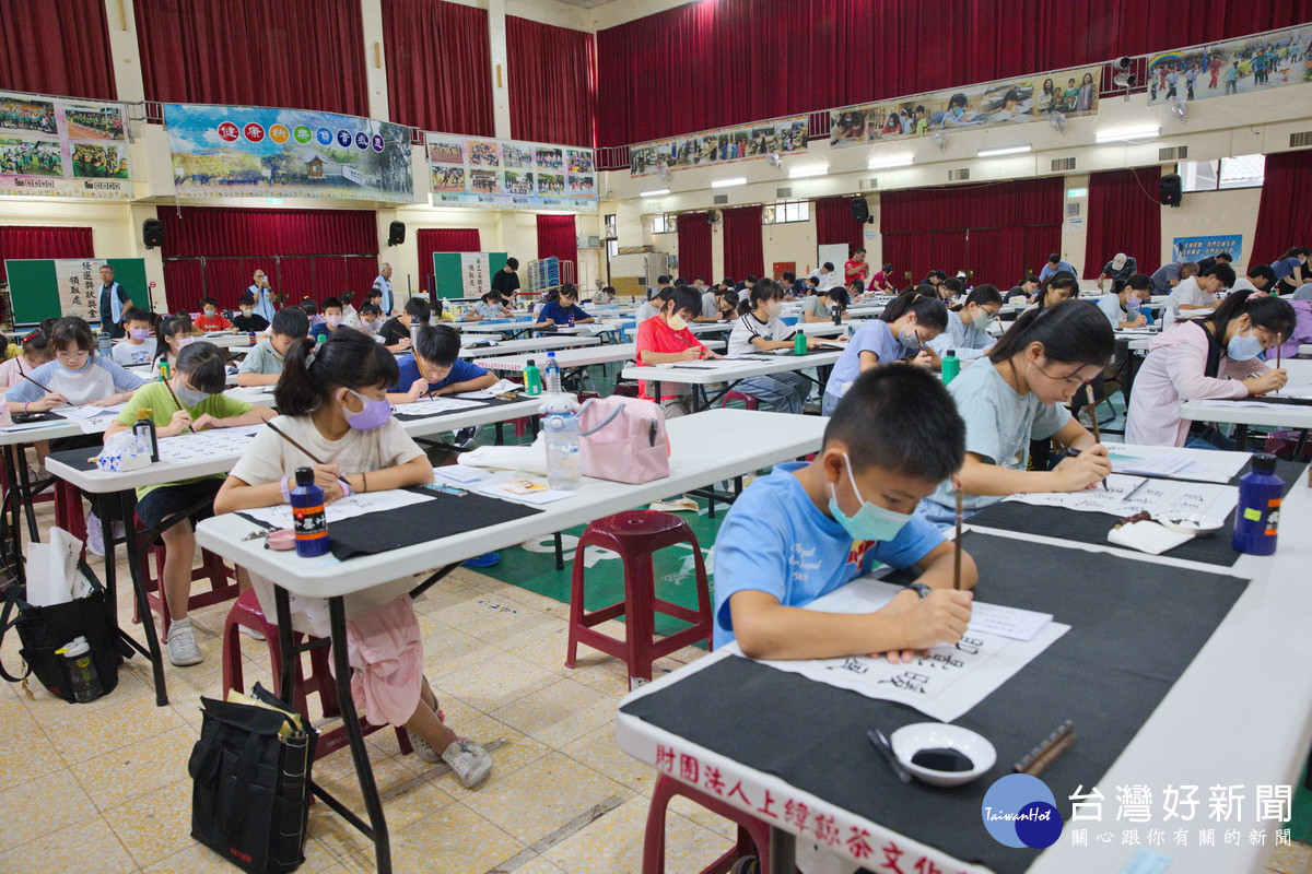 五組選手參與決賽展現實力。（上緯諒茶獎提供）