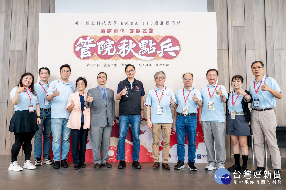 張市長與貴賓合影。