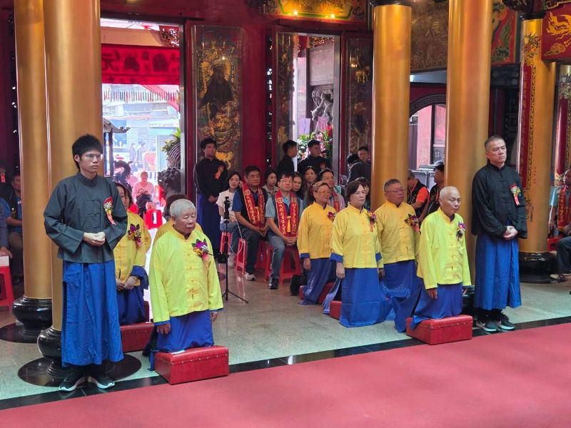新莊保元宮建宮250週年系列活動展開 林耀長參拜祈福 47 《圖說》新莊保元宮「建宮貳佰伍拾週年暨恭祝池府王爺聖誕大三獻禮」依循傳統古禮執禮。〈民政局提供〉